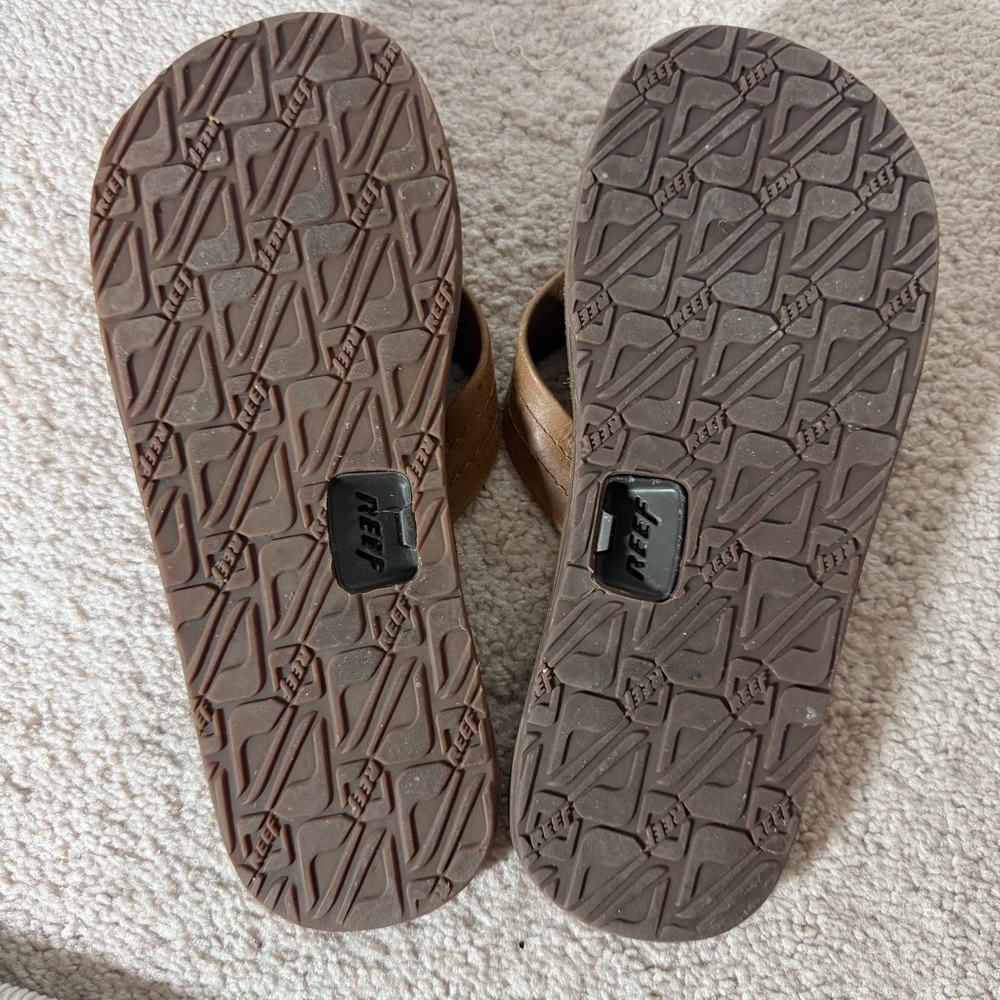 Reef Brown Bottle Opener Flip Flops Size 7 EUC - Picture 3 of 4